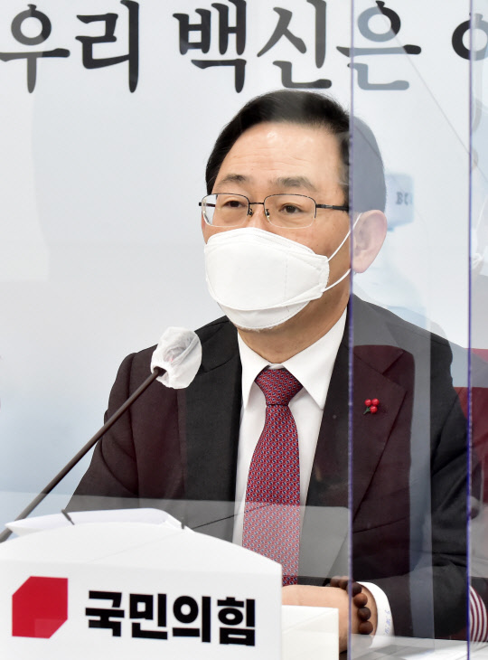 주호영 국민의힘 원내대표가 12일 국회에서 열린 화상 원내대책회의에서 발언하는 모습. 연합뉴스.